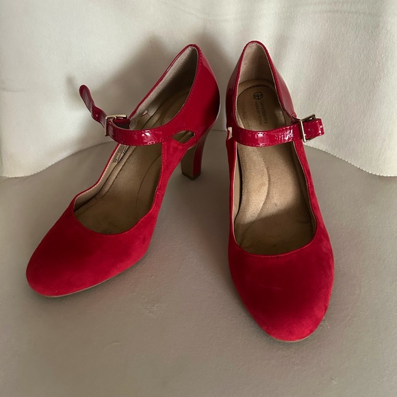 Giani Bernini red leather and suede kitten heel buckle maryjane heels - Picture 1 of 12